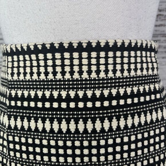 Chelsea & Theodore Skirt size 8 Black Ivory Tweed Straight Above Knee Casual - Picture 4 of 10